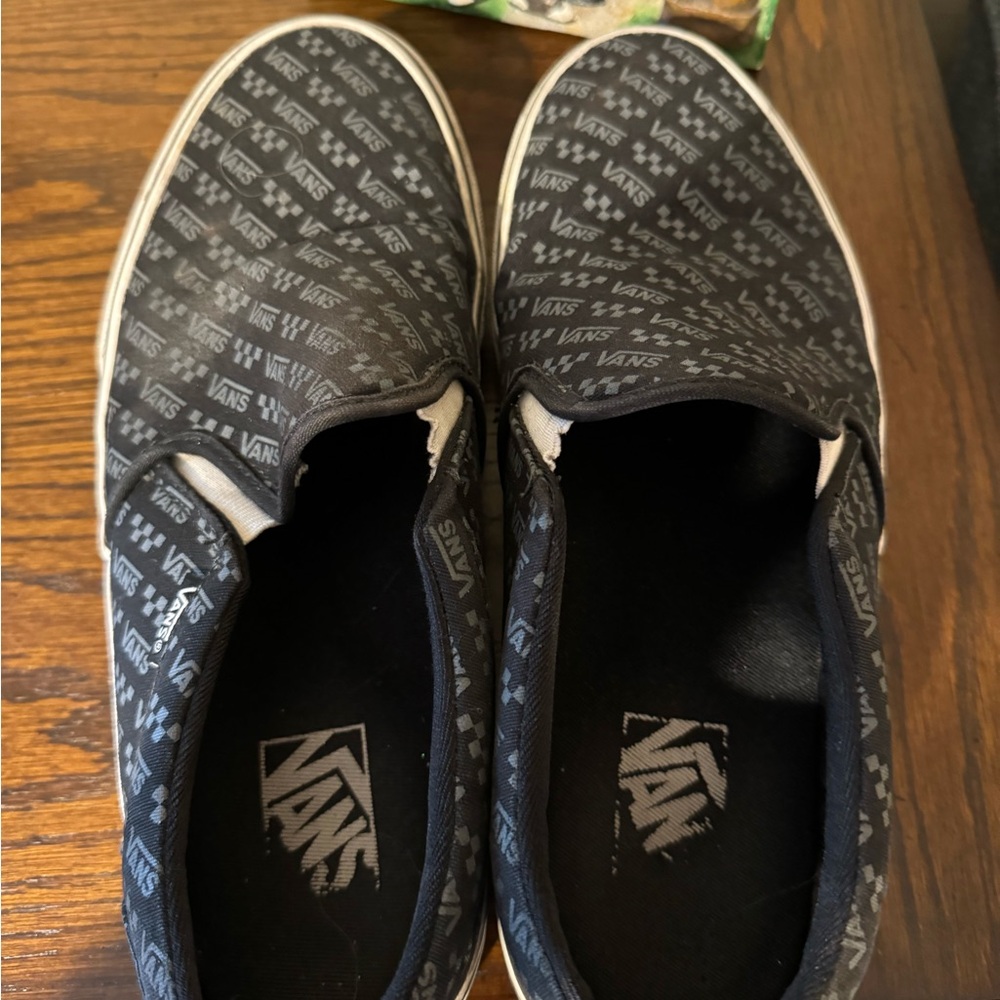 Men’s Vans shoes. Size 9.5!!!